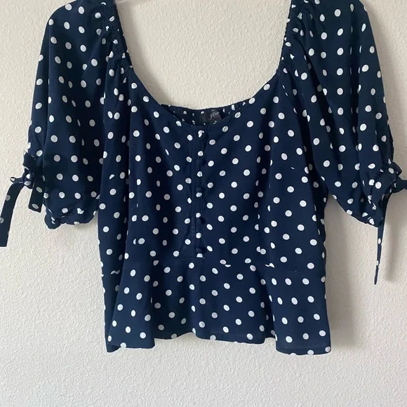 J.Crew Women’s Cropped ShortSleeve Navy&White PolkaDot Cropped Peasant Top Small - Picture 2 of 16